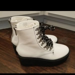 Women's Current Mood White Platform Boots sz 6.